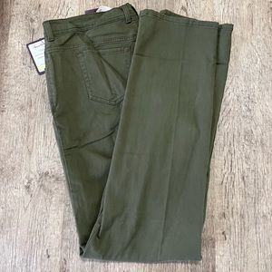 Gloria Vanderbilt Amanda women’s jeans, size 18 army green￼￼ ultra tall